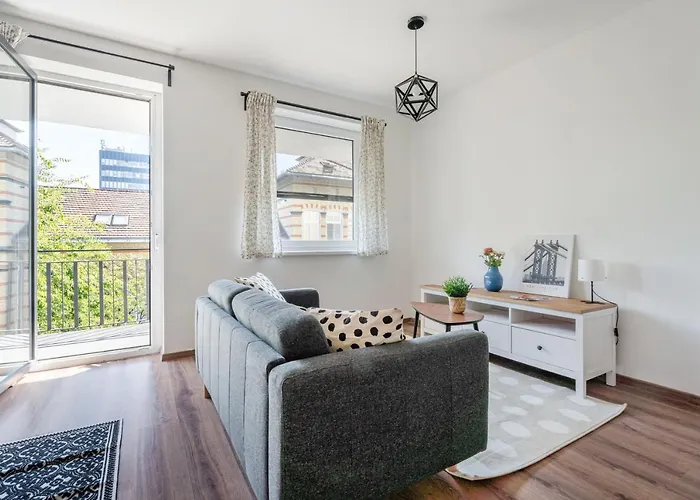 Iris Indigo Budapest