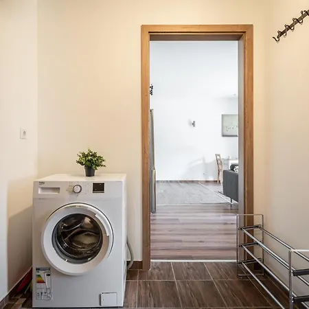 Iris Indigo Apartment