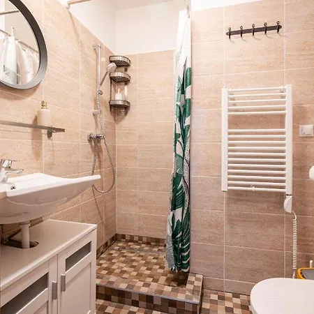 Iris Indigo Budapest