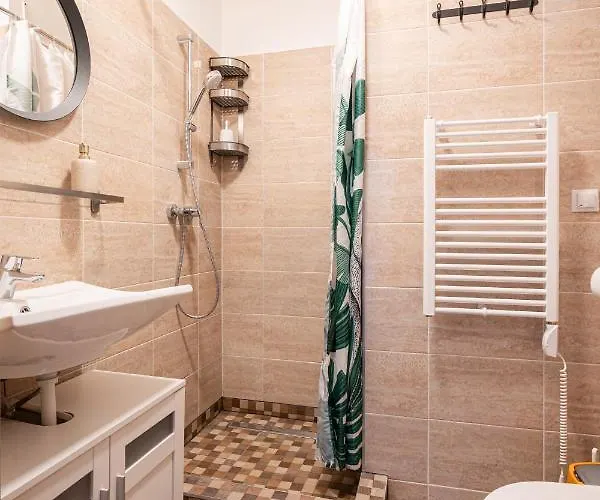 Iris Indigo Budapest